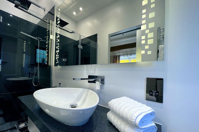 en-suite-with-walk-in-shower