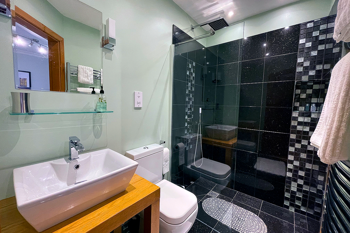 Large double room with walk in shower
