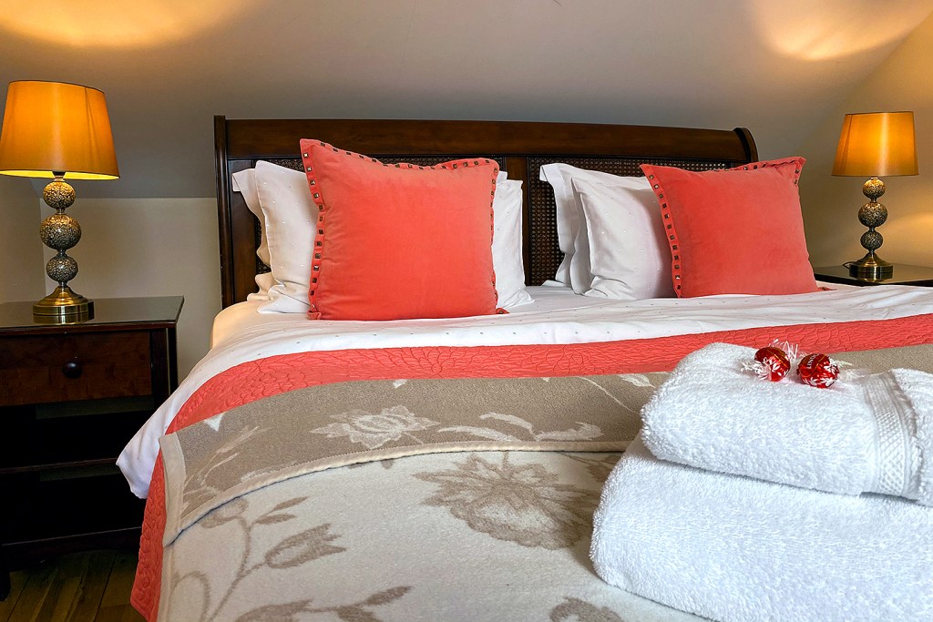 Queen room